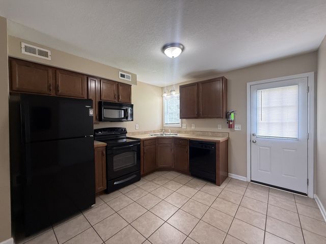 808 Oak Arbor Ct, Clarksville, TN 37040