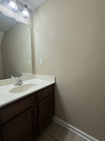808 Oak Arbor Ct, Clarksville, TN 37040