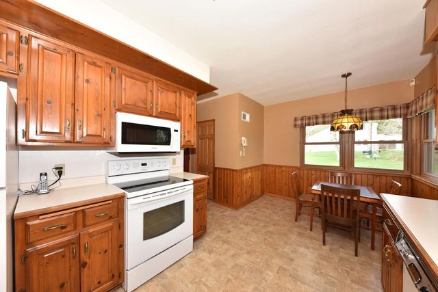 N93W15358 Hillside LANE, Menomonee Falls, WI 53051