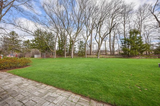 N93W15358 Hillside LANE, Menomonee Falls, WI 53051