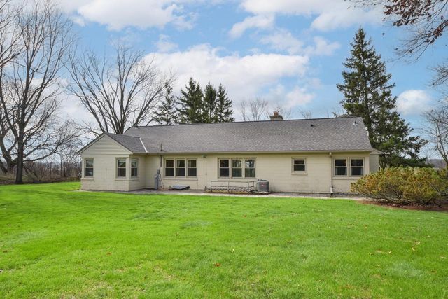 N93W15358 Hillside LANE, Menomonee Falls, WI 53051