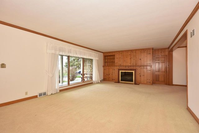N93W15358 Hillside LANE, Menomonee Falls, WI 53051