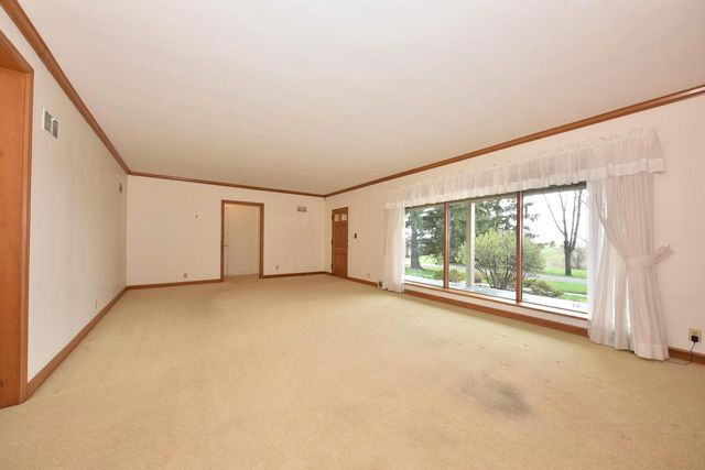 N93W15358 Hillside LANE, Menomonee Falls, WI 53051