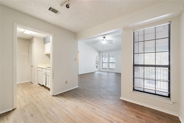 1202 Thorpe LN 216, San Marcos, TX 78666