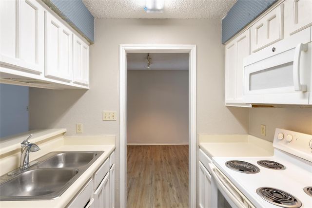 1202 Thorpe LN 216, San Marcos, TX 78666