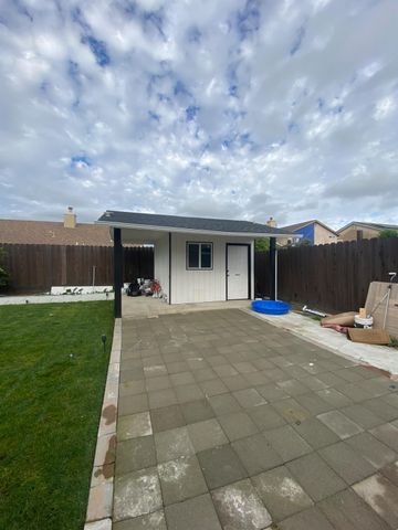 827 Saint Andrew St, Lathrop, CA 95330
