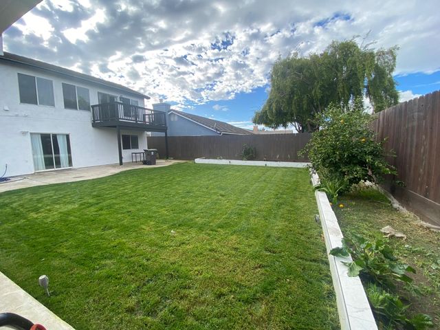 827 Saint Andrew St, Lathrop, CA 95330