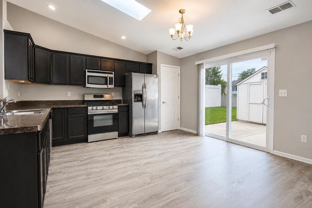 707 W 77th Avenue, Merrillville, IN 46410