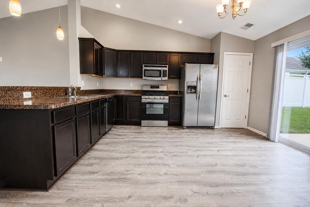707 W 77th Avenue, Merrillville, IN 46410