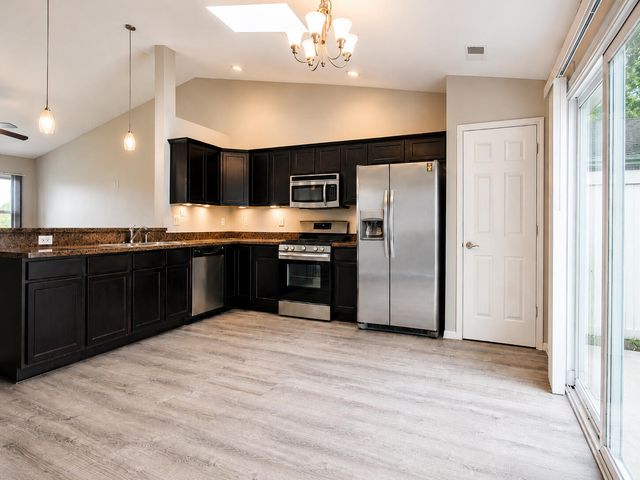 707 W 77th Avenue, Merrillville, IN 46410