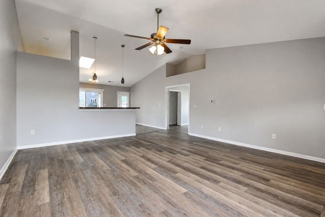 707 W 77th Avenue, Merrillville, IN 46410
