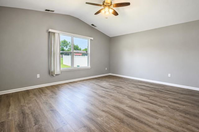 707 W 77th Avenue, Merrillville, IN 46410