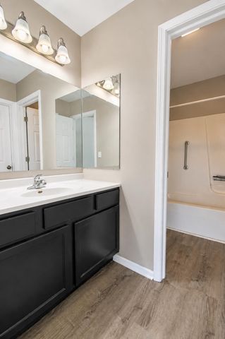 707 W 77th Avenue, Merrillville, IN 46410