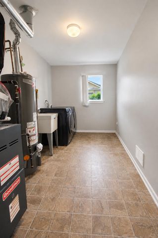 707 W 77th Avenue, Merrillville, IN 46410