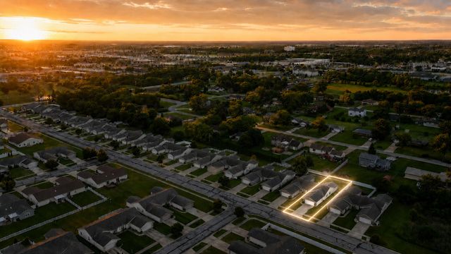 707 W 77th Avenue, Merrillville, IN 46410