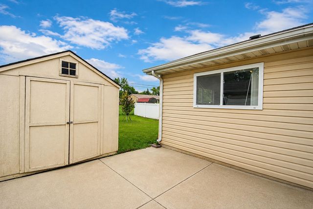 707 W 77th Avenue, Merrillville, IN 46410