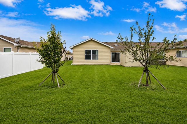 707 W 77th Avenue, Merrillville, IN 46410
