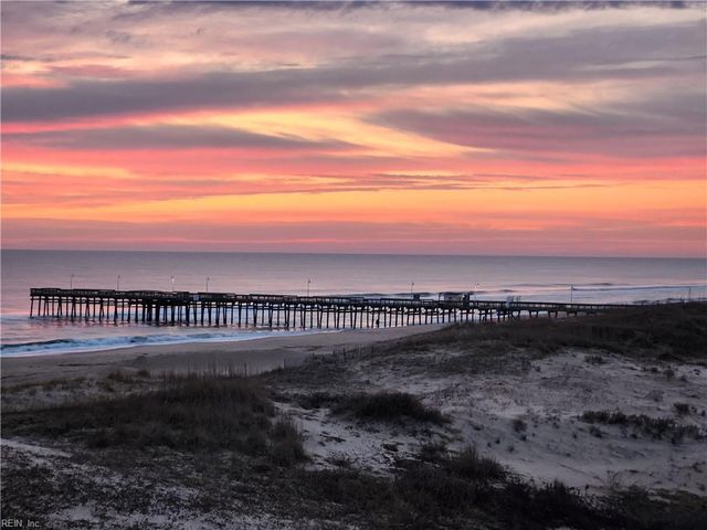 3738 Sandpiper Rd Apt 317B, Virginia Beach, VA 23456