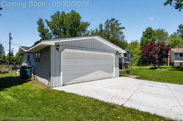 1869 Middle Trail Road, Commerce Charter Township, MI 48390