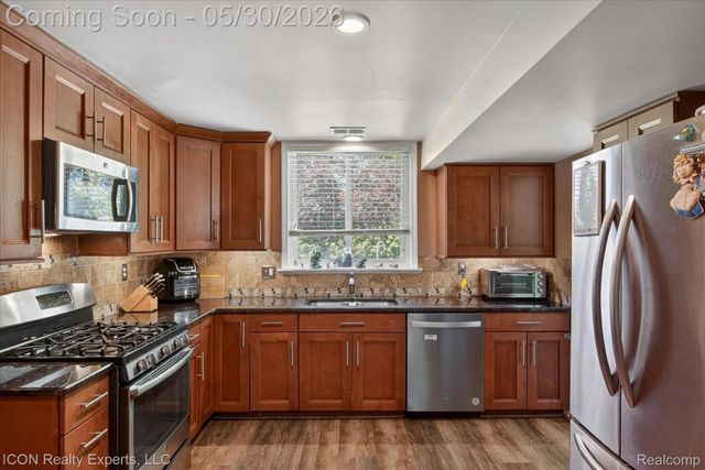 1869 Middle Trail Road, Commerce Charter Township, MI 48390