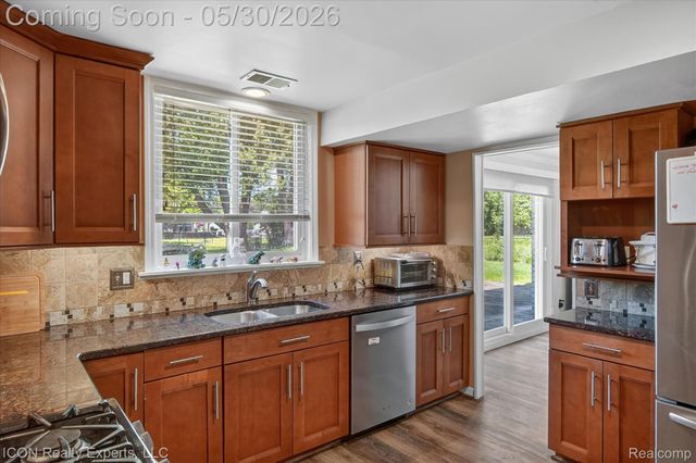 1869 Middle Trail Road, Commerce Charter Township, MI 48390