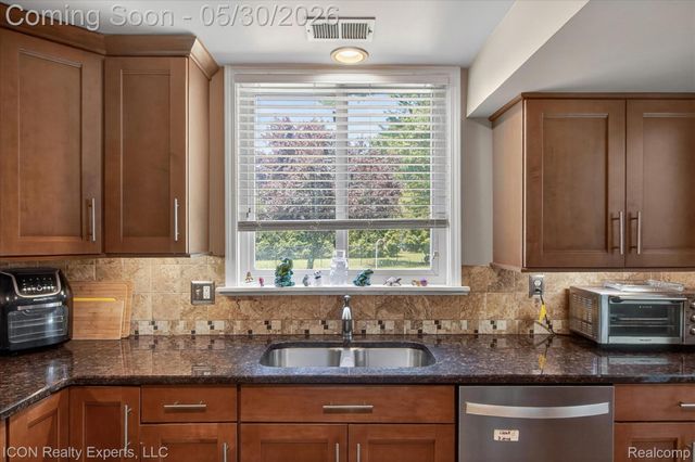 1869 Middle Trail Road, Commerce Charter Township, MI 48390