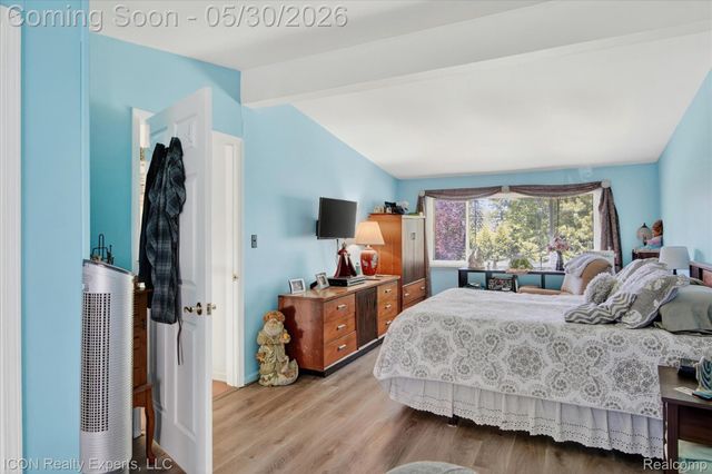 1869 Middle Trail Road, Commerce Charter Township, MI 48390