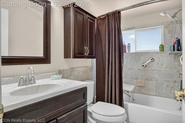1869 Middle Trail Road, Commerce Charter Township, MI 48390