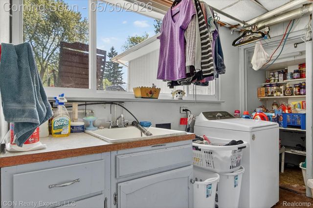 1869 Middle Trail Road, Commerce Charter Township, MI 48390