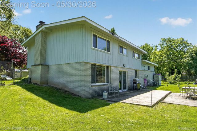 1869 Middle Trail Road, Commerce Charter Township, MI 48390