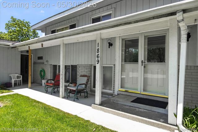 1869 Middle Trail Road, Commerce Charter Township, MI 48390