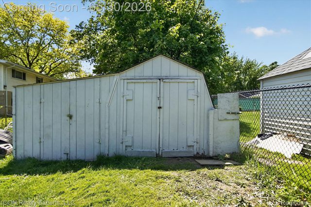 1869 Middle Trail Road, Commerce Charter Township, MI 48390