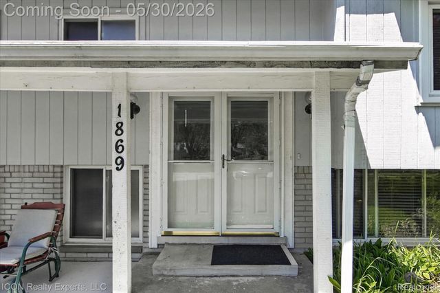 1869 Middle Trail Road, Commerce Charter Township, MI 48390
