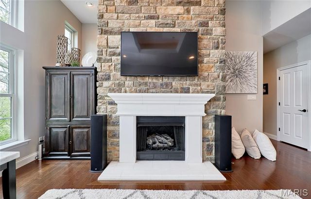 1275 Diamond Valley Drive, High Ridge, MO 63049