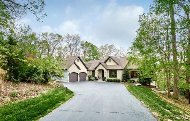 1275 Diamond Valley Drive, High Ridge, MO 63049