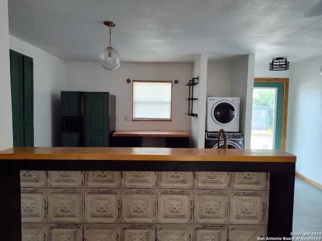 4590 Eichman, Von Ormy, TX 78073