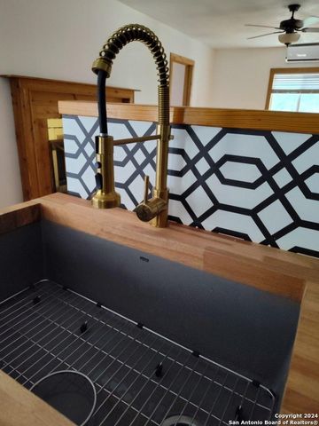 4590 Eichman, Von Ormy, TX 78073