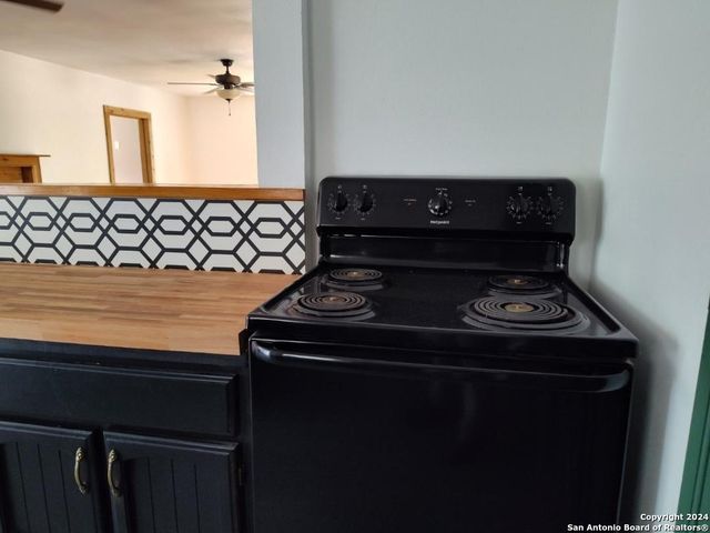 4590 Eichman, Von Ormy, TX 78073