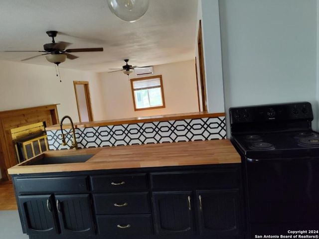 4590 Eichman, Von Ormy, TX 78073