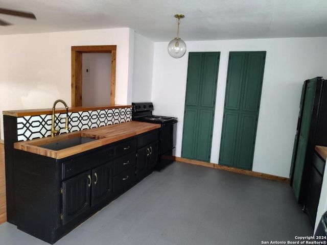 4590 Eichman, Von Ormy, TX 78073