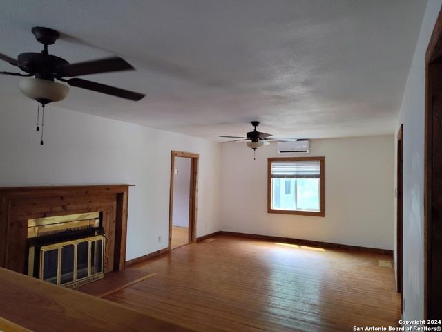 4590 Eichman, Von Ormy, TX 78073