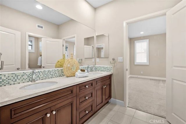 121 Catalonia, Irvine, CA 92618
