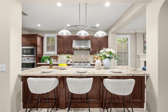 121 Catalonia, Irvine, CA 92618