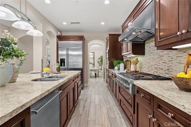 121 Catalonia, Irvine, CA 92618