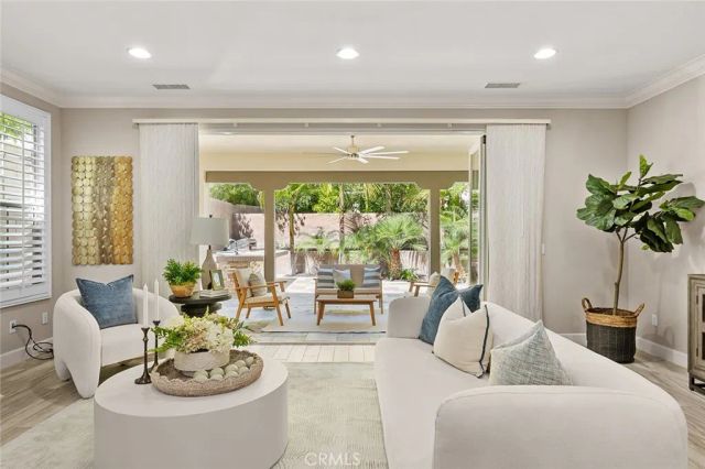 121 Catalonia, Irvine, CA 92618