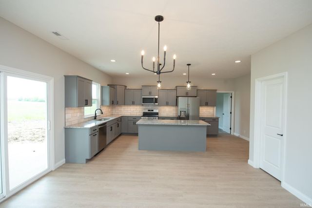 909 S Hoke Avenue, Frankfort, IN 46041