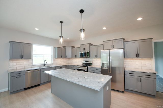 909 S Hoke Avenue, Frankfort, IN 46041