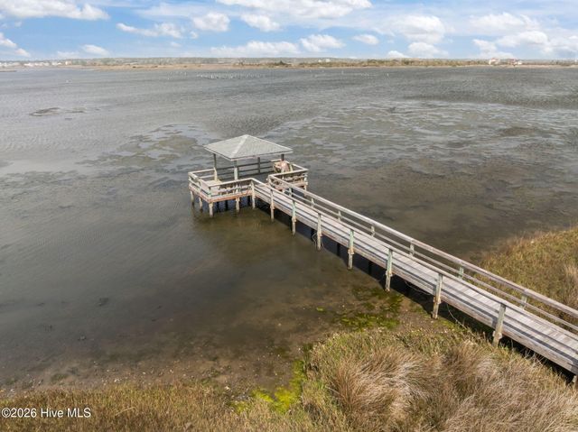 24 Bermuda Landing Place, N Topsail Beach, NC 28460