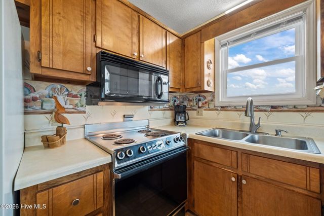 24 Bermuda Landing Place, N Topsail Beach, NC 28460