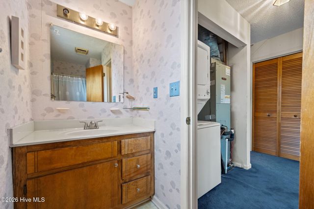 24 Bermuda Landing Place, N Topsail Beach, NC 28460